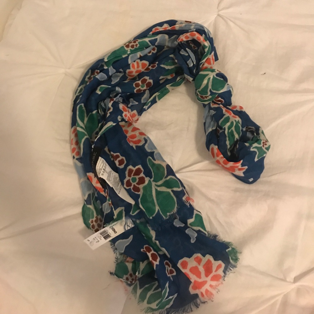 NEW SCARF